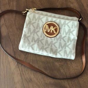 Michael Kors Bags - Authentic Michael Kors crossbody Michael Kors Bags - Authentic Michael Kors crossbody